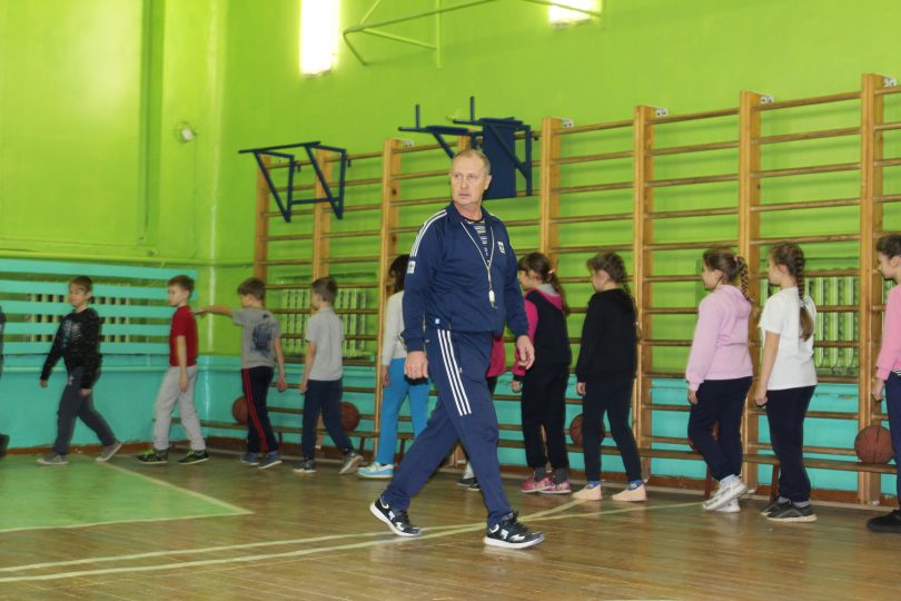 %D0%A7%D1%82%D0%BE %D0%BF%D0%BE%D0%B4%D0%B0%D1%80%D0%B8%D1%82%D1%8C %D1%83%D1%87%D0%B8%D1%82%D0%B5%D0%BB%D1%8E %D1%84%D0%B8%D0%B7%D0%BA%D1%83%D0%BB%D1%8C%D1%82%D1%83%D1%80%D1%8B %D0%BD%D0%B0 1 %D1%81%D0%B5%D0%BD%D1%82%D1%8F%D0%B1%D1%80%D1%8F 00 Что можно подарить физруку