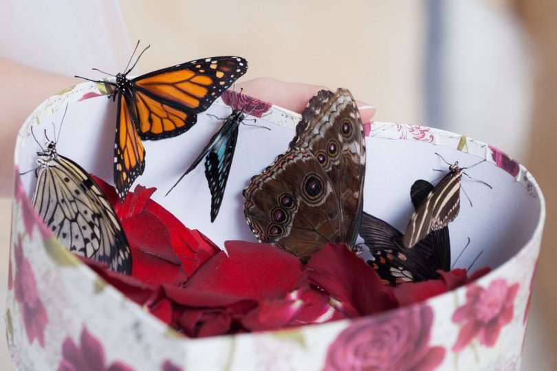 Подарок маме своими руками: коробочка с бабочками