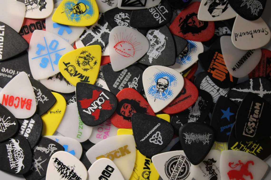 Что подарить гитаристу на день рождения или праздник: лучшие идеи