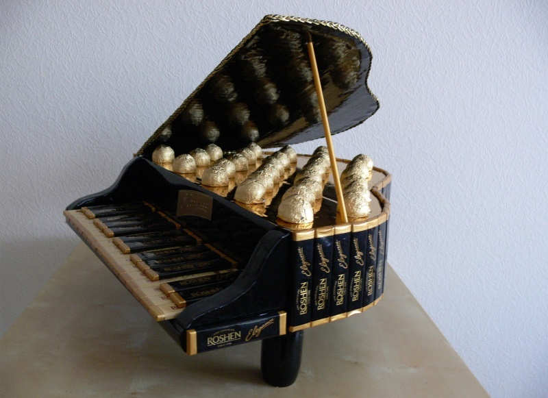 Фортепиано из конфет